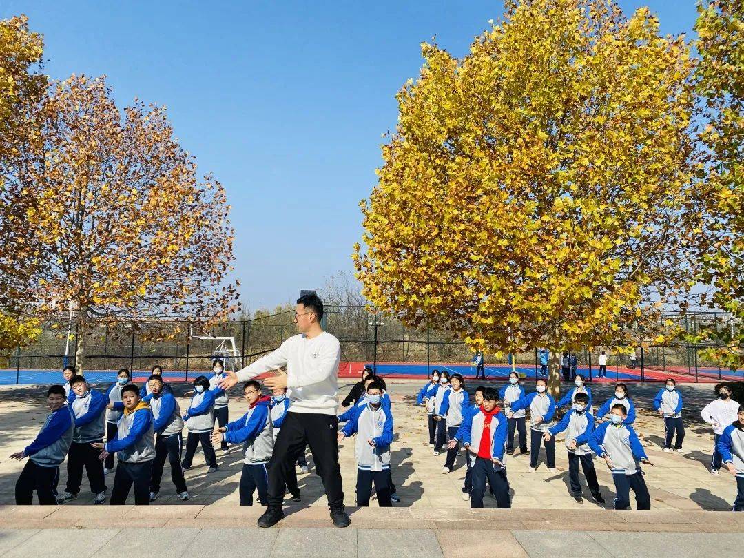 城阳十一中升旗仪式_演讲_同学_精神