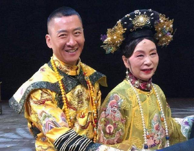 尔康周杰不当农民演话剧!