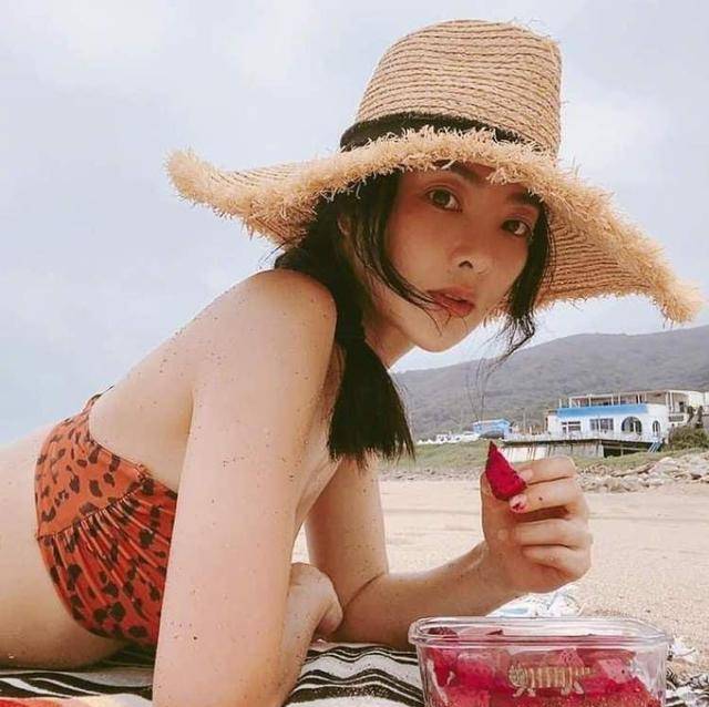 曹格与妻子带娃齐出行_Grace曹华恩 长大变美 曹格女儿