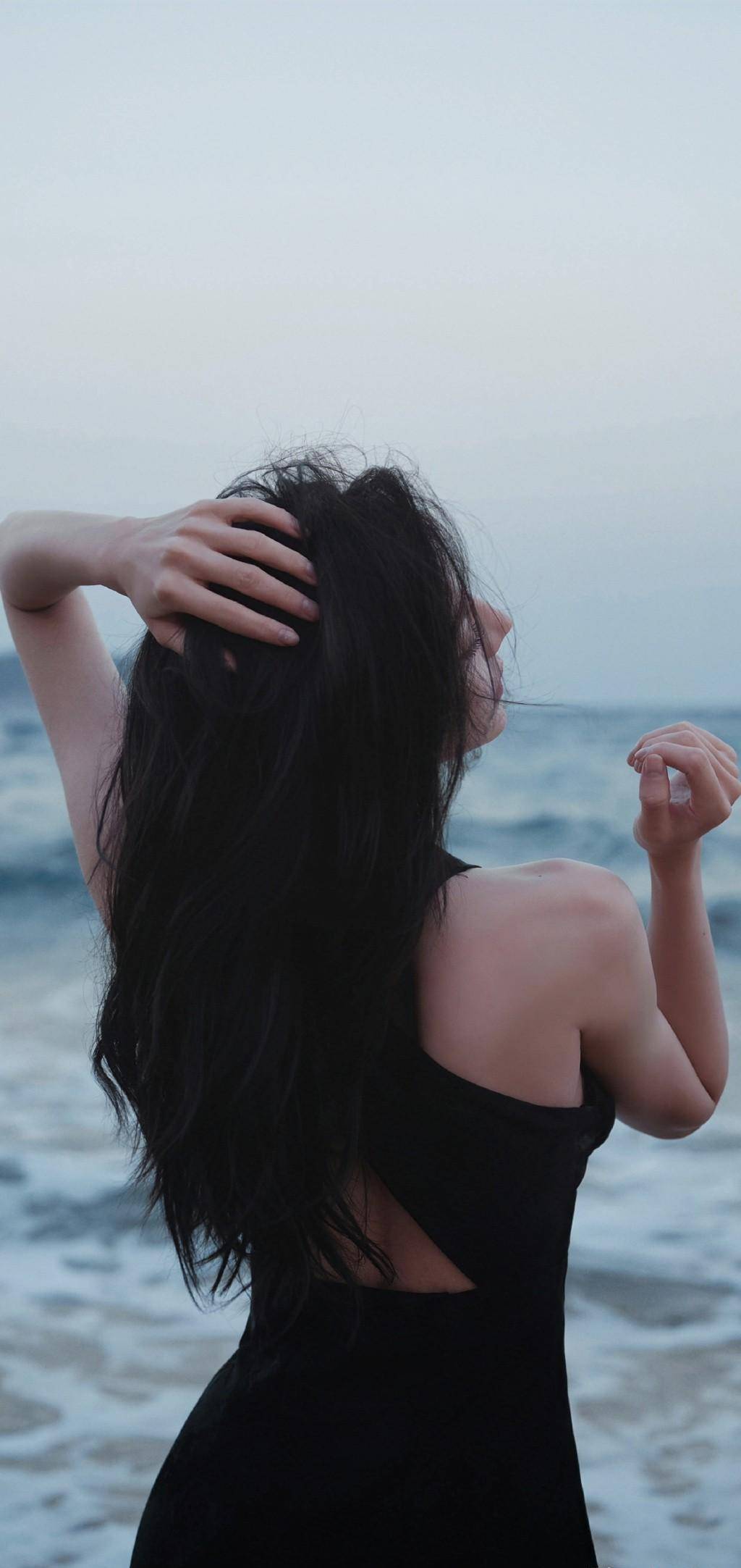 工作室晒热巴海滩背影照,美女好辣好喜欢,名品美背适合拔火罐_美得_美