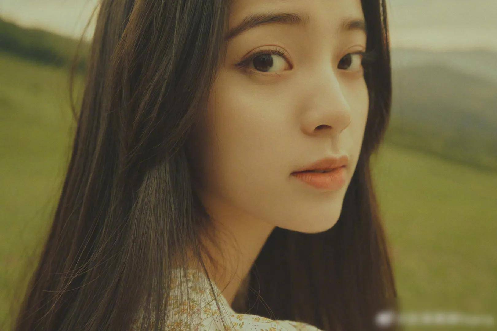 20岁女星节目中疯狂"认爹",天才少女人设翻车_陈伟霆_娜娜_衣服