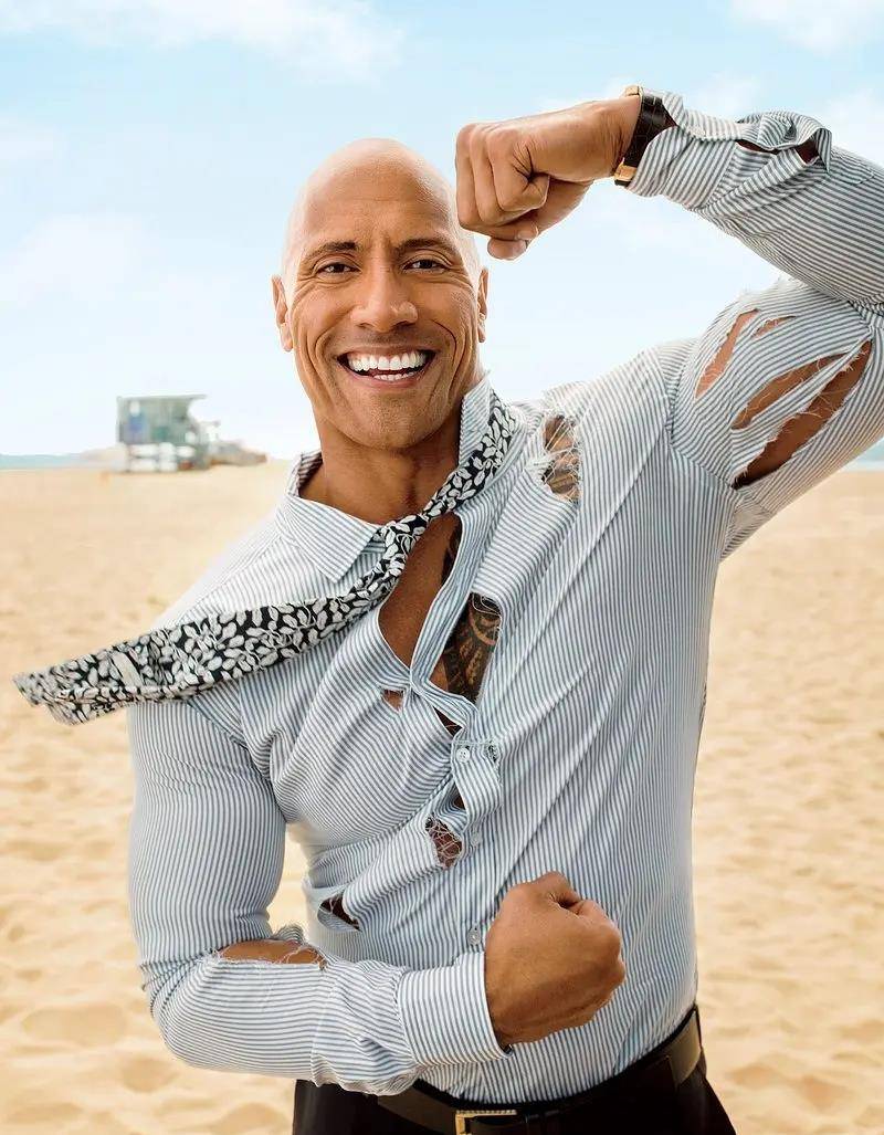 为何巨石强森一直是光头?长发照片曝光后,网友:偶像剧男主!