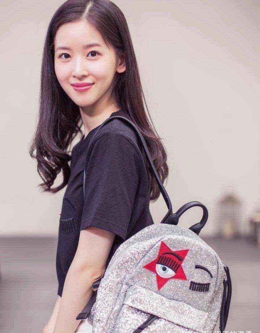 27岁章泽天素颜健身,秀白美皮肤紧实肌肉,颜值状态非常能打_刘强东