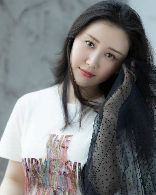 33岁舒畅晒照意外暴露婴儿床,被质疑隐婚生子?