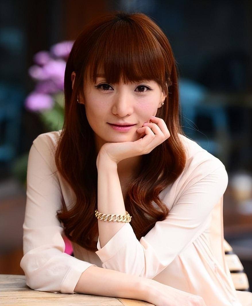 今天我们就来说说80后韩国女演员曹恩智投身艺术的几部标准电影.