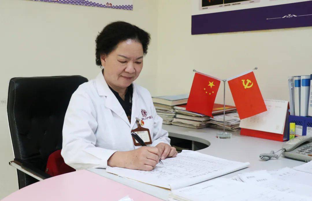 黨旗飄揚在診室——陽江安琪兒婦產醫院洪秀芹院長 實力護航母嬰健康