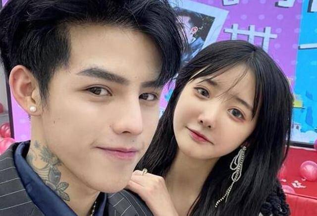 套璐璐指责殷世航,同时和几个女生聊天_事情_网友_何婧婧