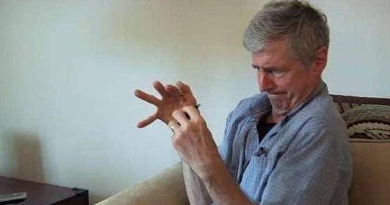 帕金森来袭，身体或会出现4种情况，别当成小毛病，需提高警惕-帕金森会有什么表现