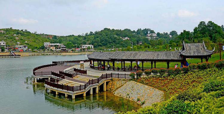 【花溪月亮湖】位於貴州省貴陽市花溪區月亮湖(月亮湖路).