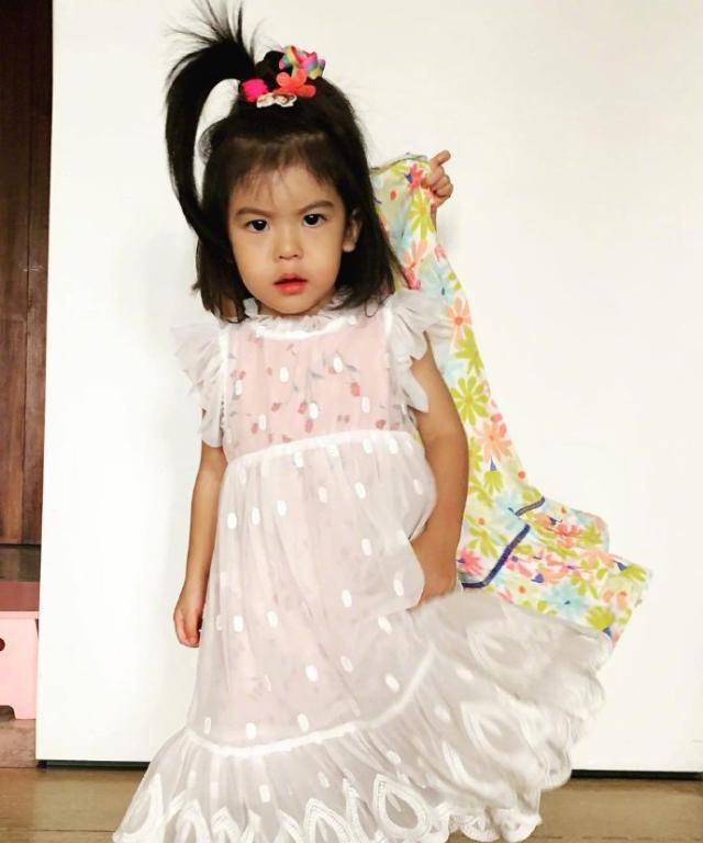 贾静雯给波妞剪刘海,一剪完,波妞的小坏样又出现了_时候_发型_表情