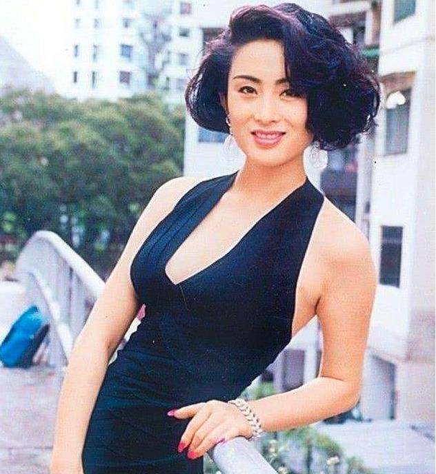 18岁被向太带进娱乐圈,因太漂亮被向华胜看上,至今