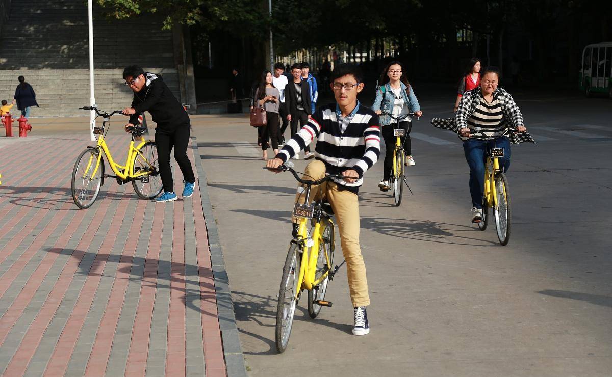 大学生校内骑自行车被处罚,老师上班却可自由骑行,校方给出回应_规定