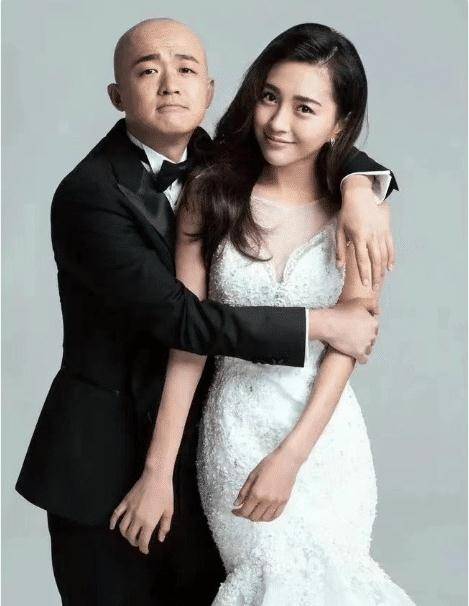 包贝尔夜会美女上热搜,包文婧的处理态度,不是高明,而是太卑微_网友