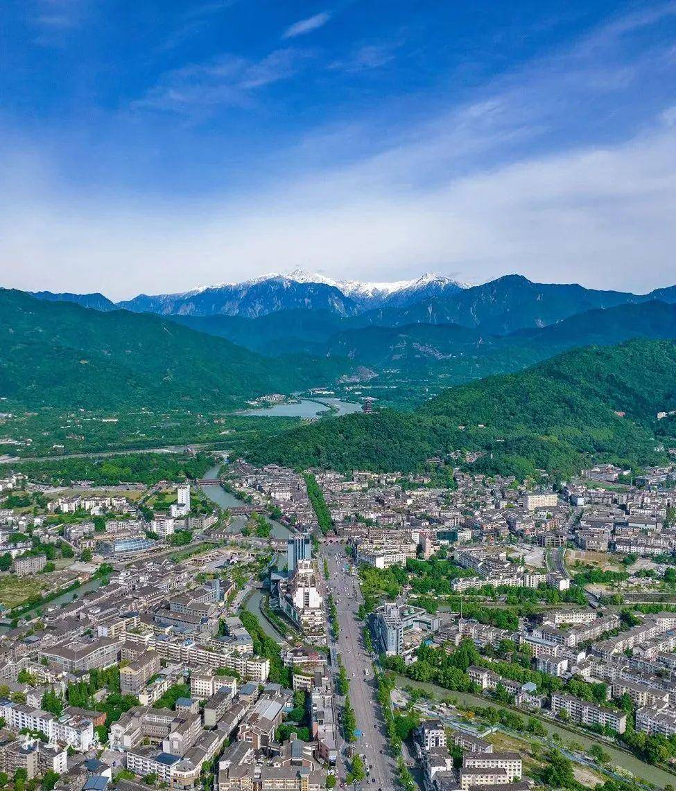 年轻人重审都江堰:一眼莹莹雪山,转身满城灯火_成都市中心_城市_生活