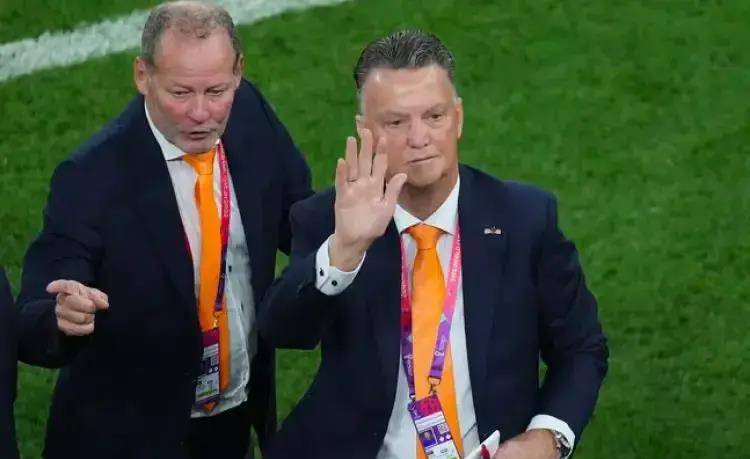 世界杯荷兰31国外晋级八强！邓弗里斯独造3球，德佩、布林德建功