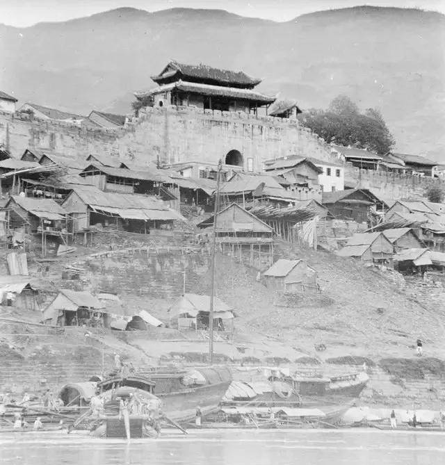 一百年前的老照片,感受民国时期的重庆古建筑风貌!(组图)