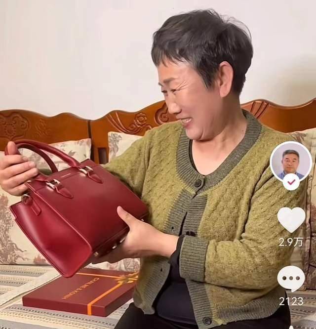 郭刚堂直播透露近况,儿子郭振婚礼事宜准备妥当,被调侃笑歪了嘴