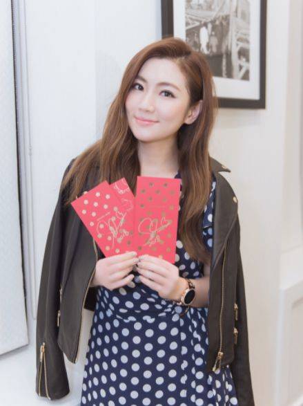 任家萱大胆认爱小鲜肉,男方是小7岁生意人,已获离婚5年前夫认可