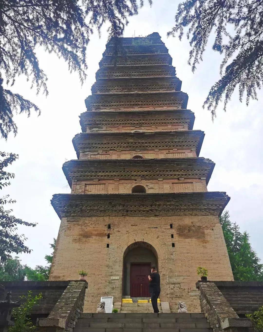 长安,此时的长安,以前的长安城,现在的西安市区 在秦朝时为一_万年县