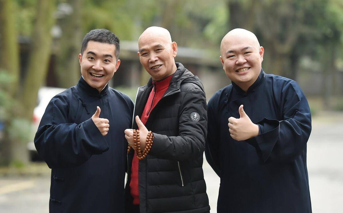 李伯清谈徒弟:赵本山有80多位员工,我有80多位儿女_成都_舞台_时候