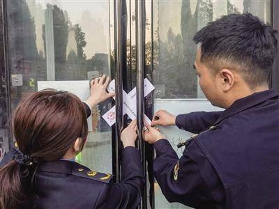 记者卧底蜜雪冰城门店揭开低价秘密：食材到期频