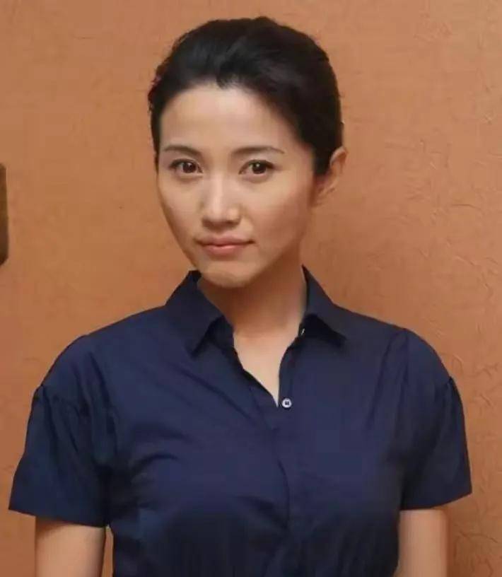 《万箭穿心》颜丙燕为母亲息影8年,与李乃文意难平,49岁仍单身_妈妈