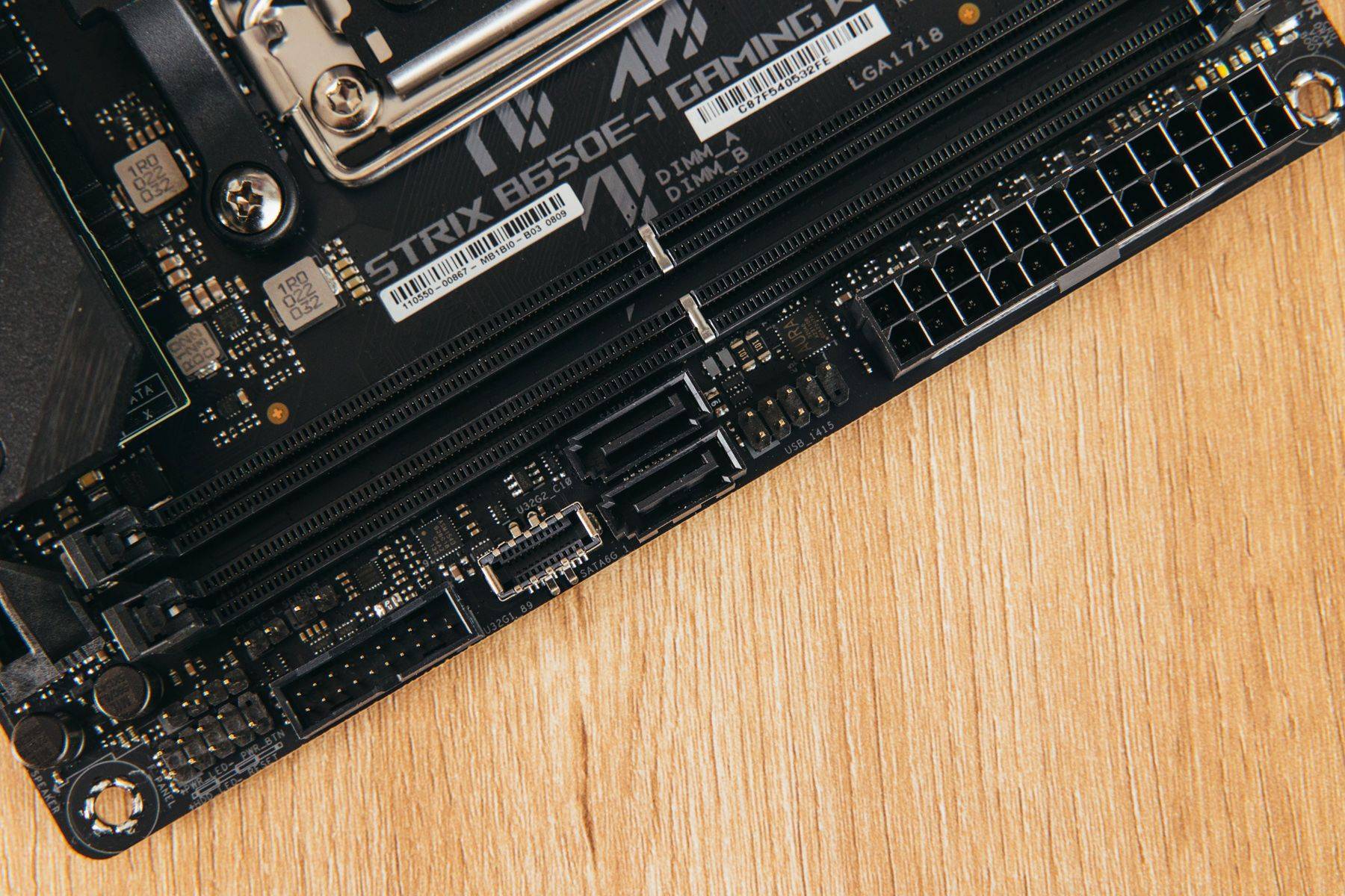 8l机箱里,华硕strix b650e-i 闪鳞s400装机_散热_主板_处理器