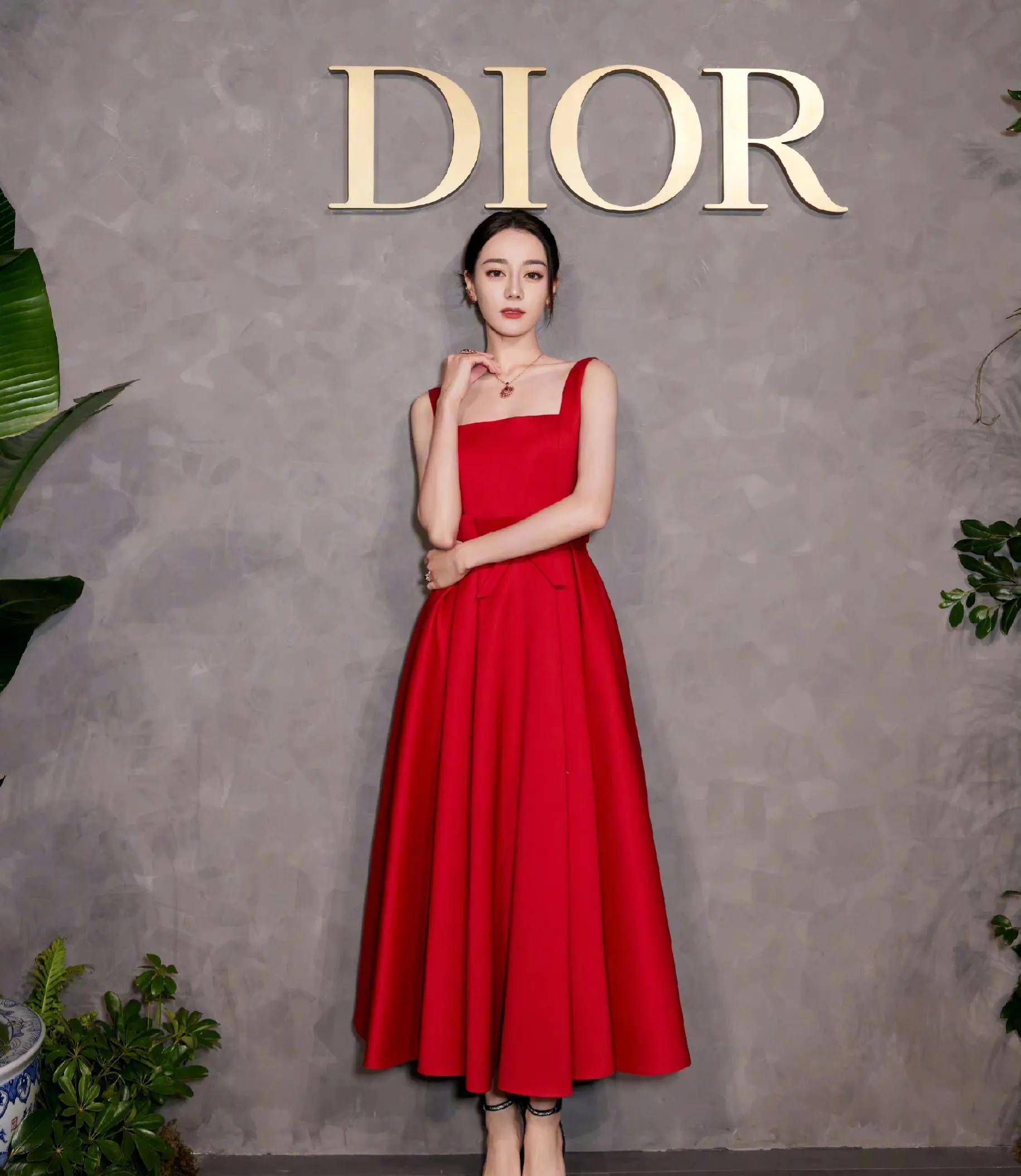 时尚|迪奥张园晚宴:韩庚卢靖姗合体,迪丽热巴红裙珠宝相映生辉_系列