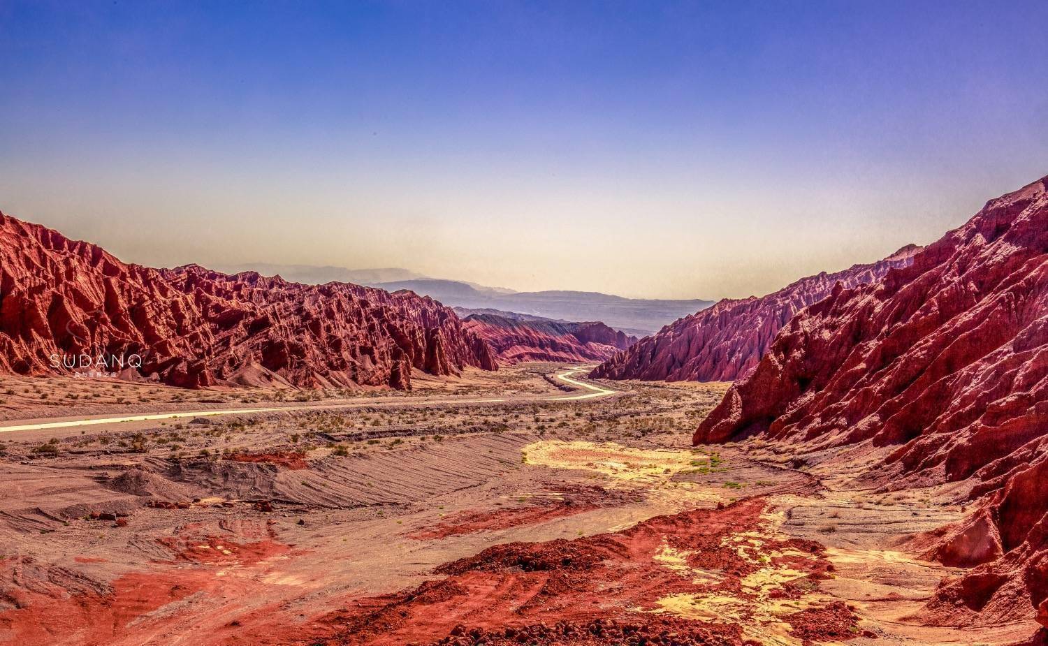 火云谷是吐鲁番的一个新景点.