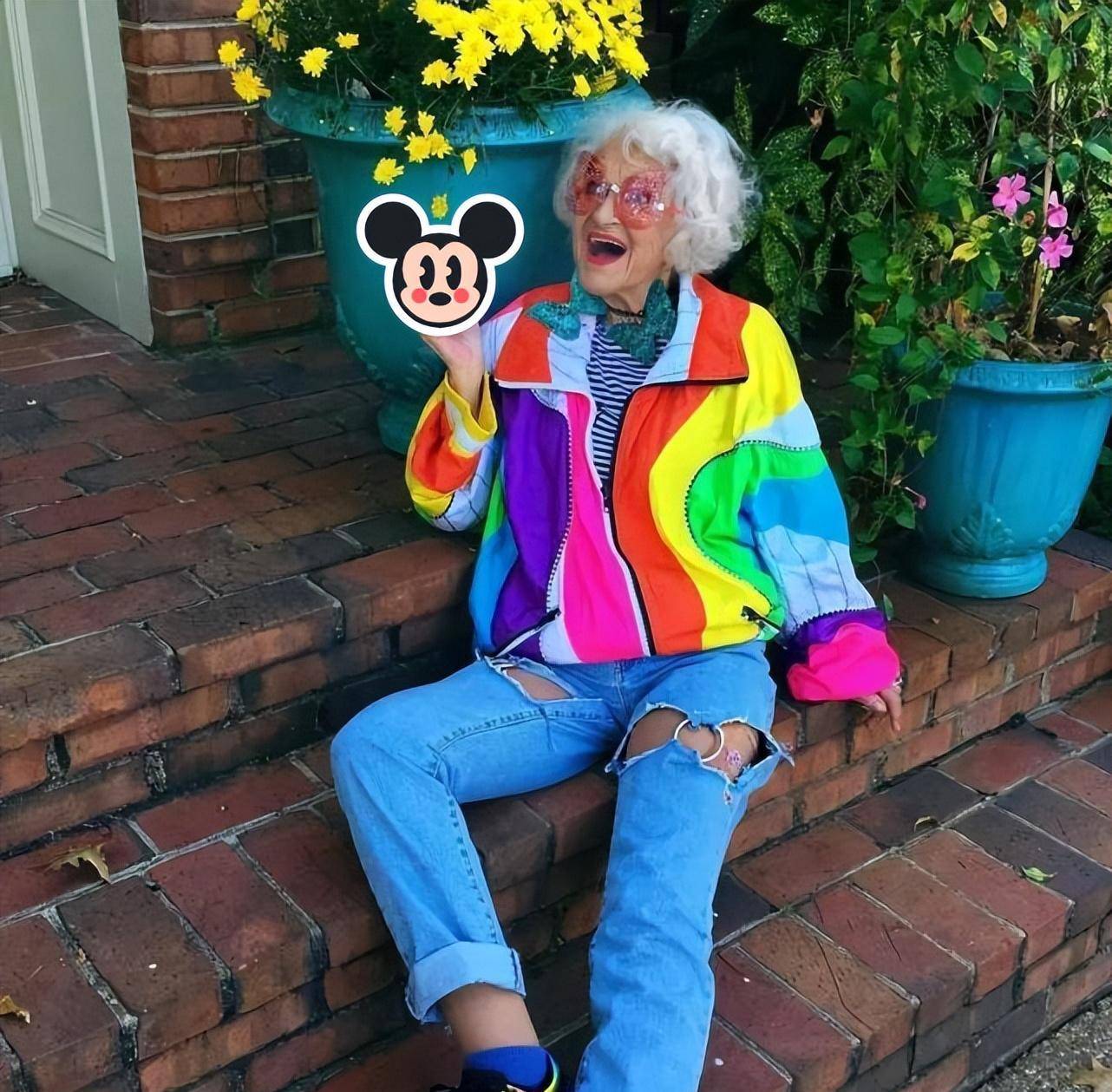 没有老女人只有懒女人,向智慧银发族学穿搭,时髦精致并俏丽减龄_年纪