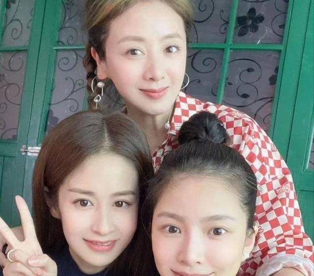 杜淳老婆晒与郭碧婷颖儿合影,郭碧婷竟被艳压,没过多久照片被删_王灿