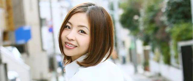 "m字腿女王"垠凌遇严重车祸,肋骨断3根加气血胸急送医_写真_生活_作品