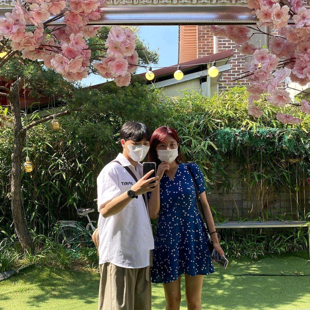 我们分手了男嘉宾爱上编导,和柳荷叶分手的博主崔烤肉又有新女友_节目