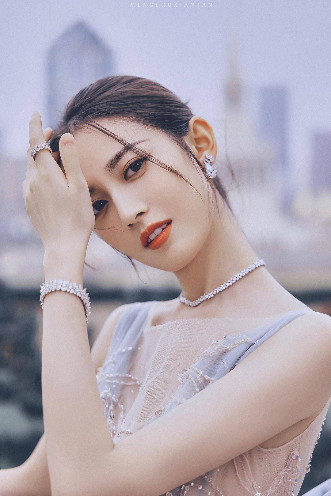 90后女明星里"可男可女"的脸,我只服这3位!英气又柔美_陈瑶_陈钰_男装