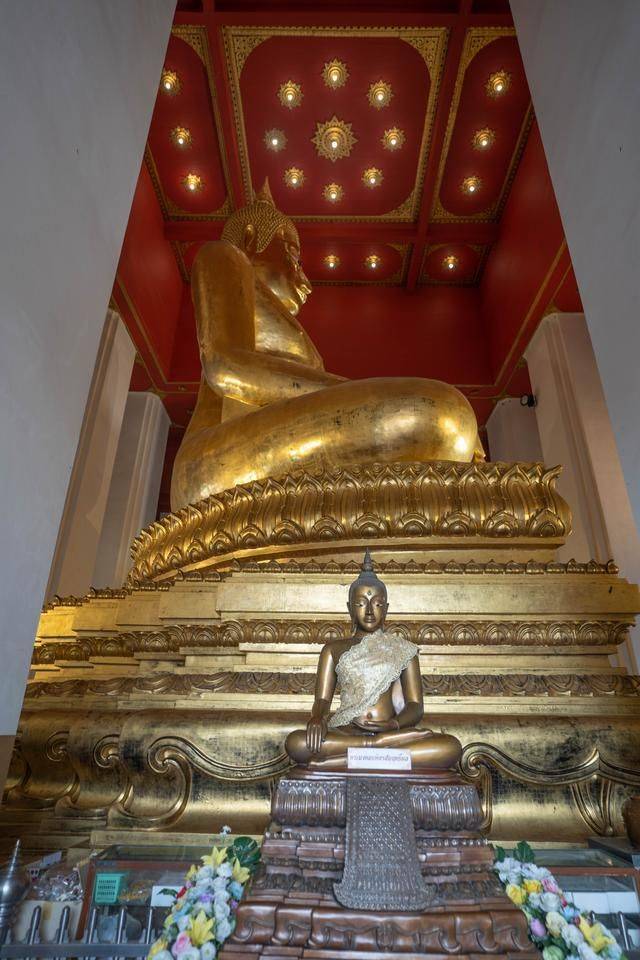 缅甸入侵中毁灭的寺庙,如今大佛贴金重新建庙,规模宏大很唬人_佛像