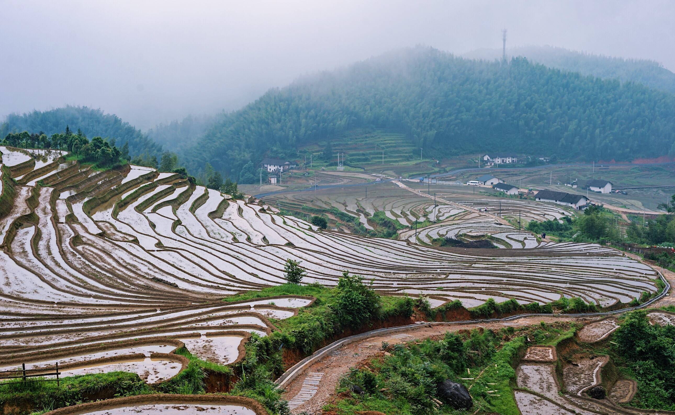 上堡梯田风景区图片