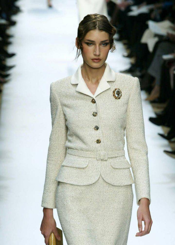 维密脚踏星辰的尤金女皇,一脚一个坑,网友:步步钉在我心上_沙俄