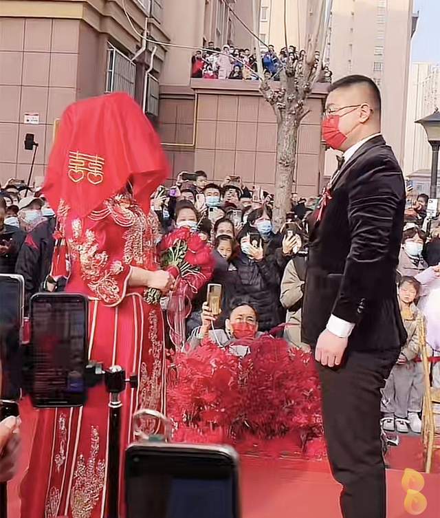 鲁豫送金童玉女结婚娃娃,刘德华未有现身_李晓珍_郭鑫_小区