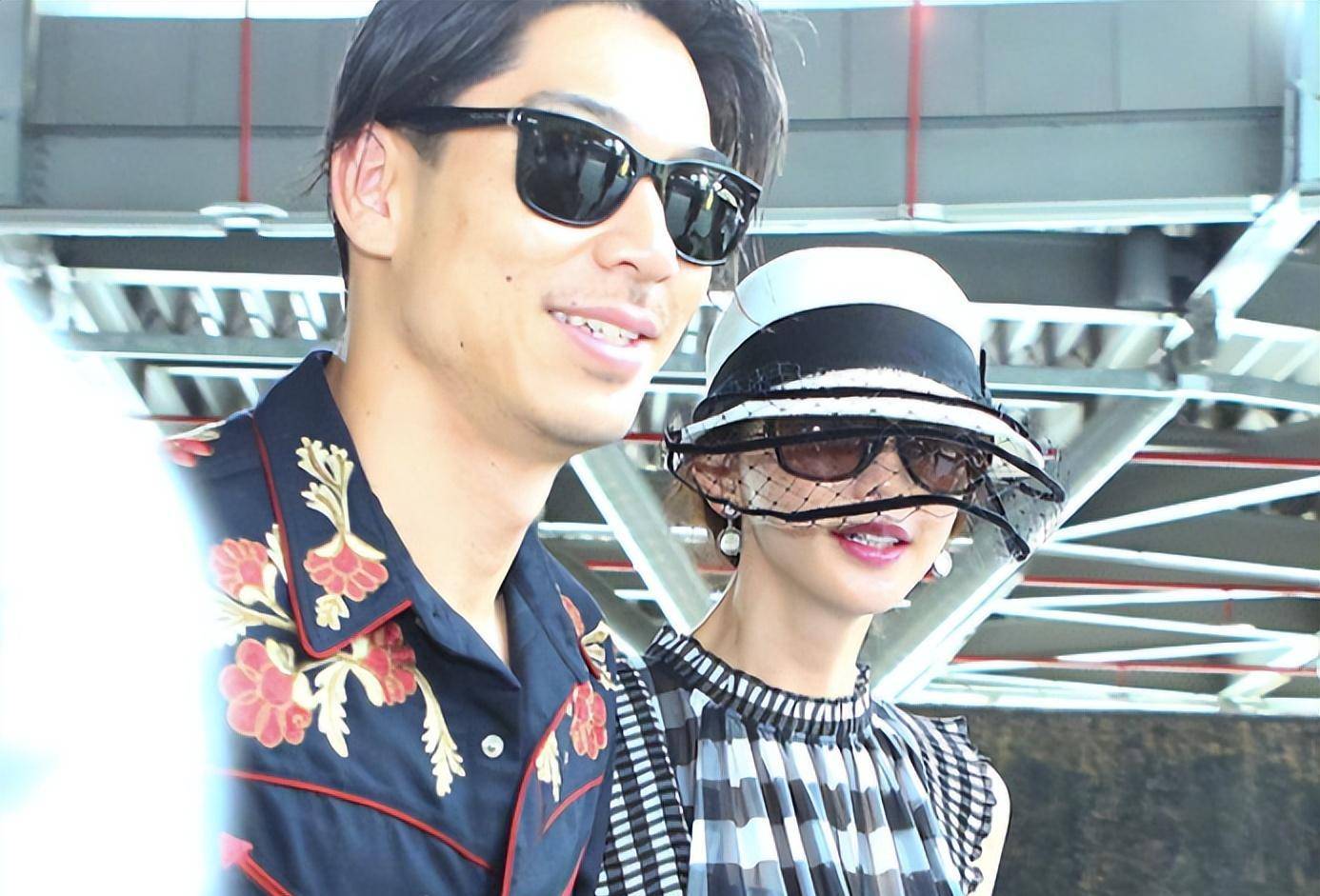 林志玲家暴风波首露面!