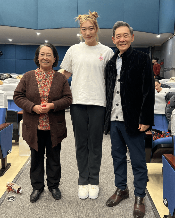 原配连发两天李梦大尺度照引热议_孩子_伏明霞_郭晶晶