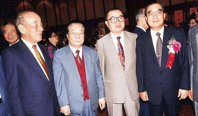 控制3千亿的蔡家才是台湾商家第一大家族,而不是郭台铭家族_蔡万霖