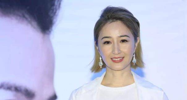 将丈夫捧成一线影帝之后,45岁喜迎二胎_张家辉_关咏荷_获得了