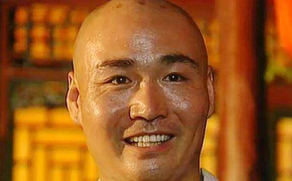 "法印"和尚因妻子患病放弃事业,如今带货养家,网友:晚节不保_侯堃