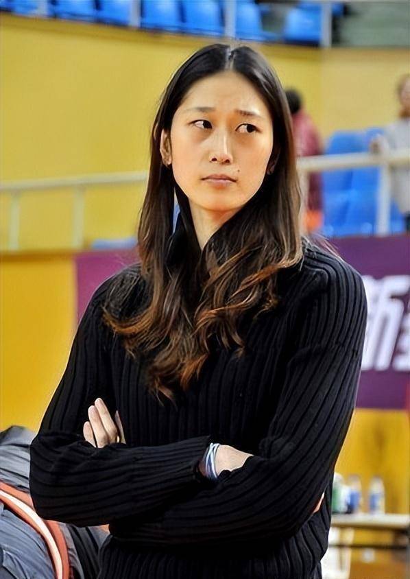 1987年出生的许诺,2005年开始代表江苏女篮征战wcba联赛,2011年首次