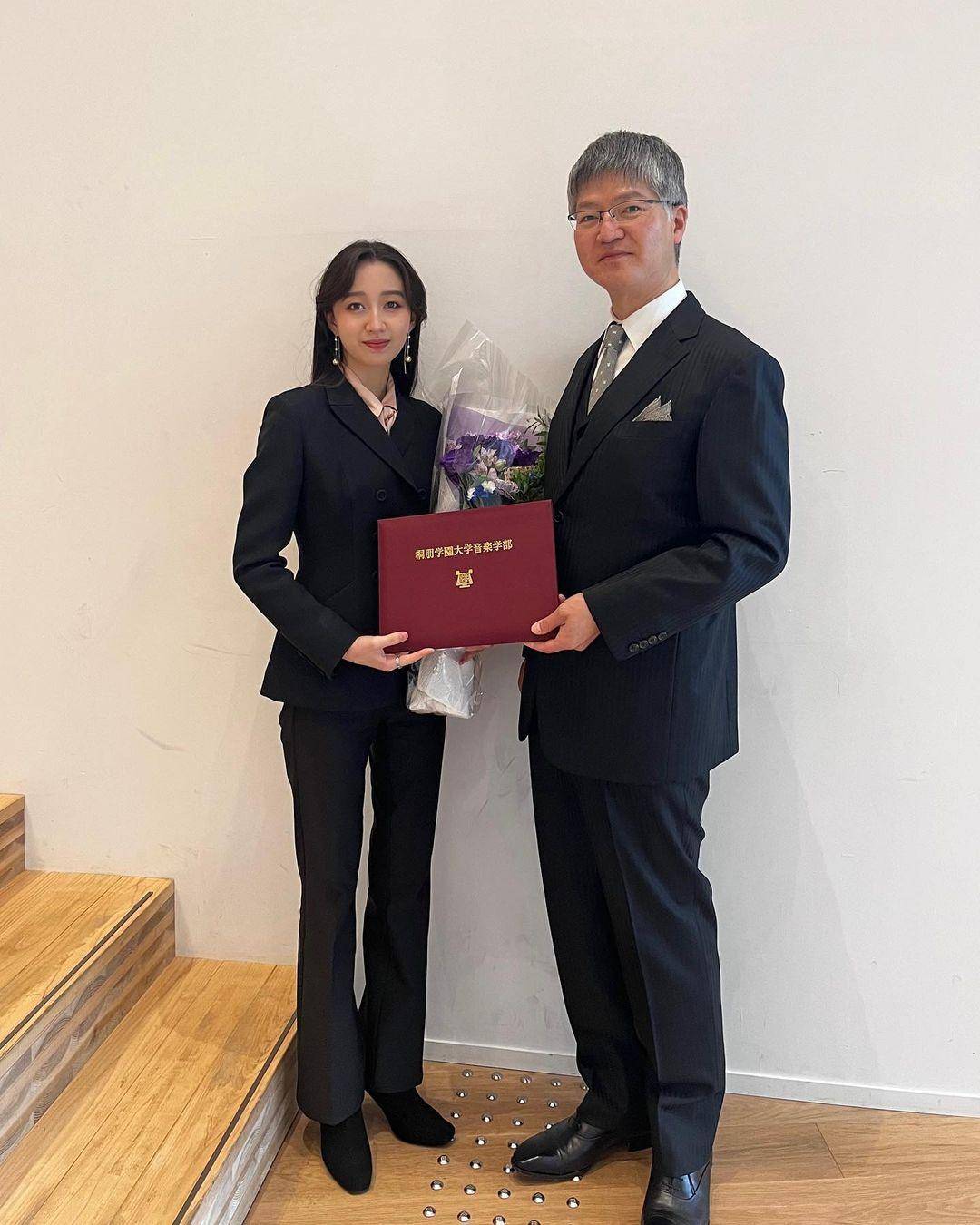 可说是日本音乐界的顶尖学校,正值日本毕业季,木村心美在instagram上