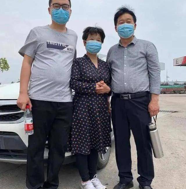 错换人生事件中,郭威的养父郭希宽也是一位军人,父爱如山沉默_父亲