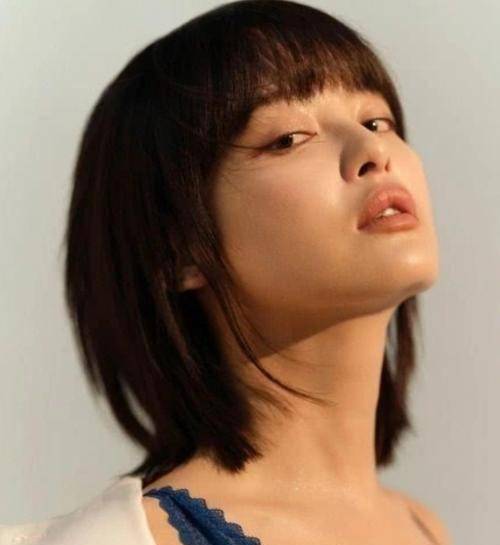 辛芷蕾少年时代旧照外泄,土味十足没气质,才是真正的女大学生18岁蜕变