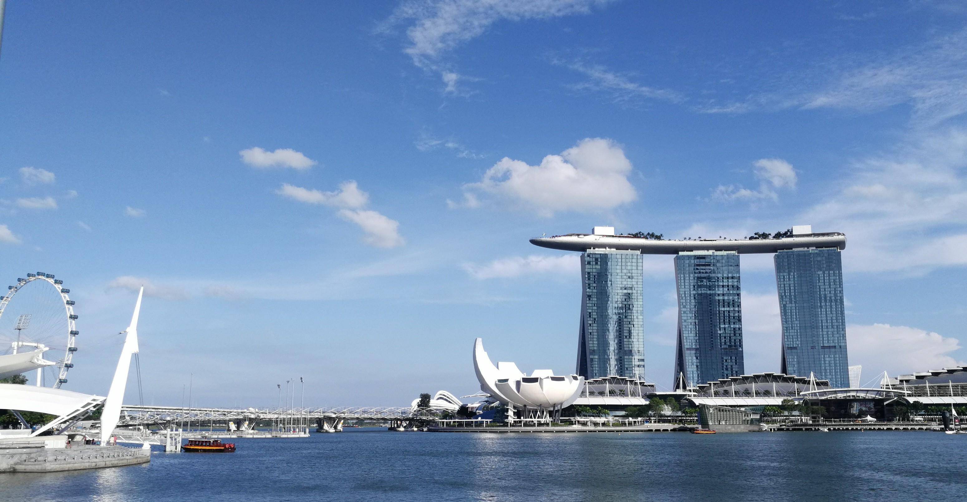 新加坡鱼尾狮公园,周围还聚集了众多著名的地标性建筑