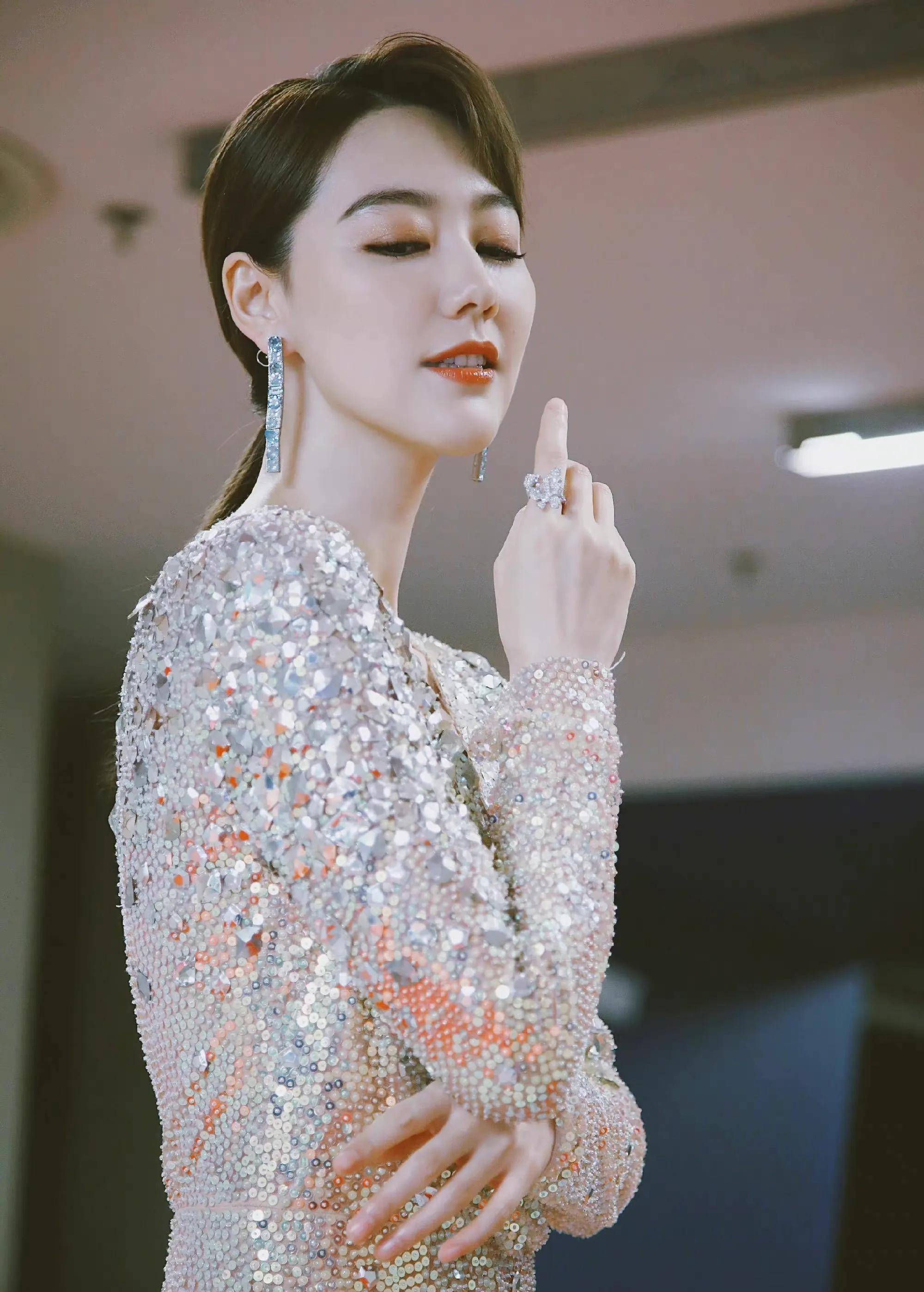 上海主持人王冠,39岁仍未婚,因催婚自称不会娶