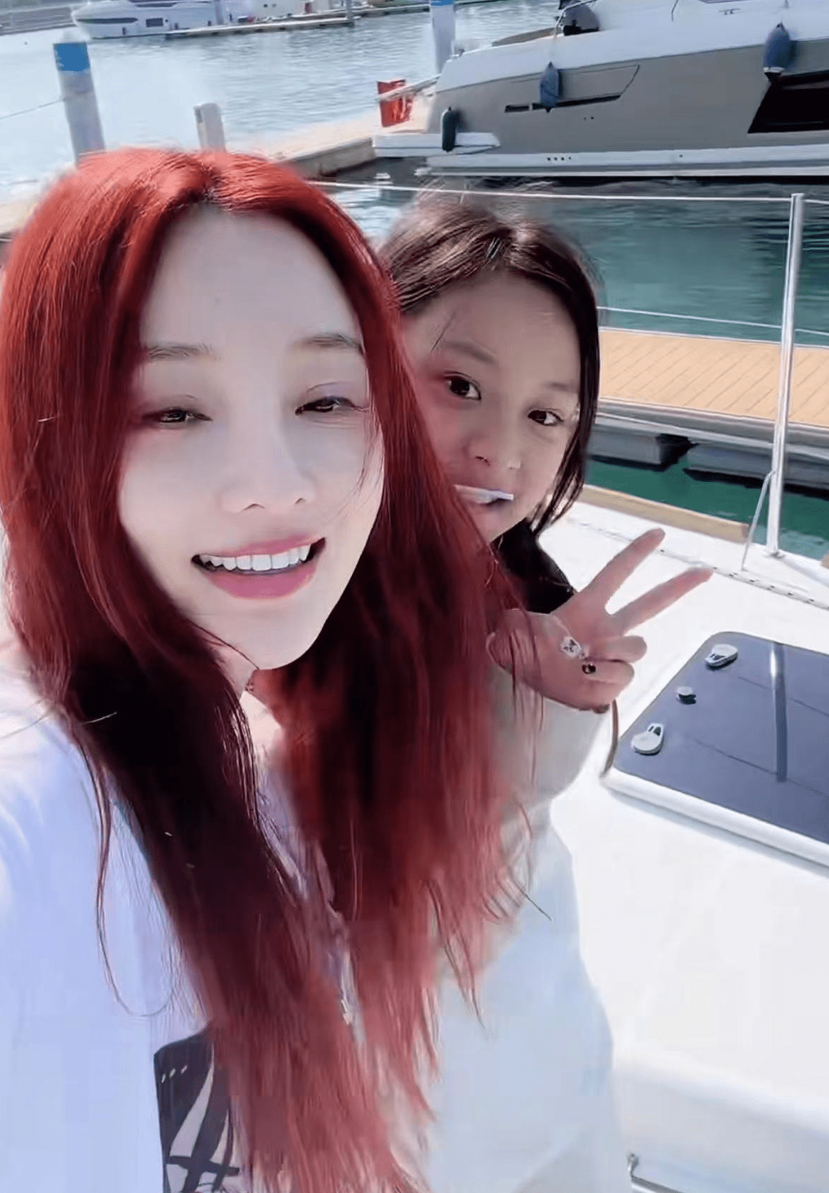 曝43岁李小璐29岁pg one没分手,继续超爱嘻哈还养同只猫?